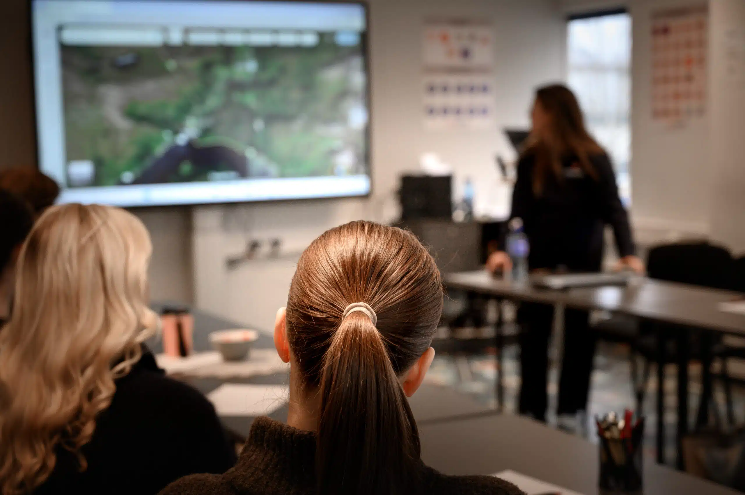 Trafikkskoleelever som på undervisning